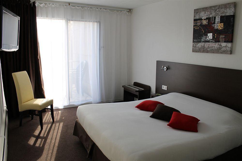 Logis Hotel & Restaurant - Le Relais De Montigny Монтиньи Экстерьер фото