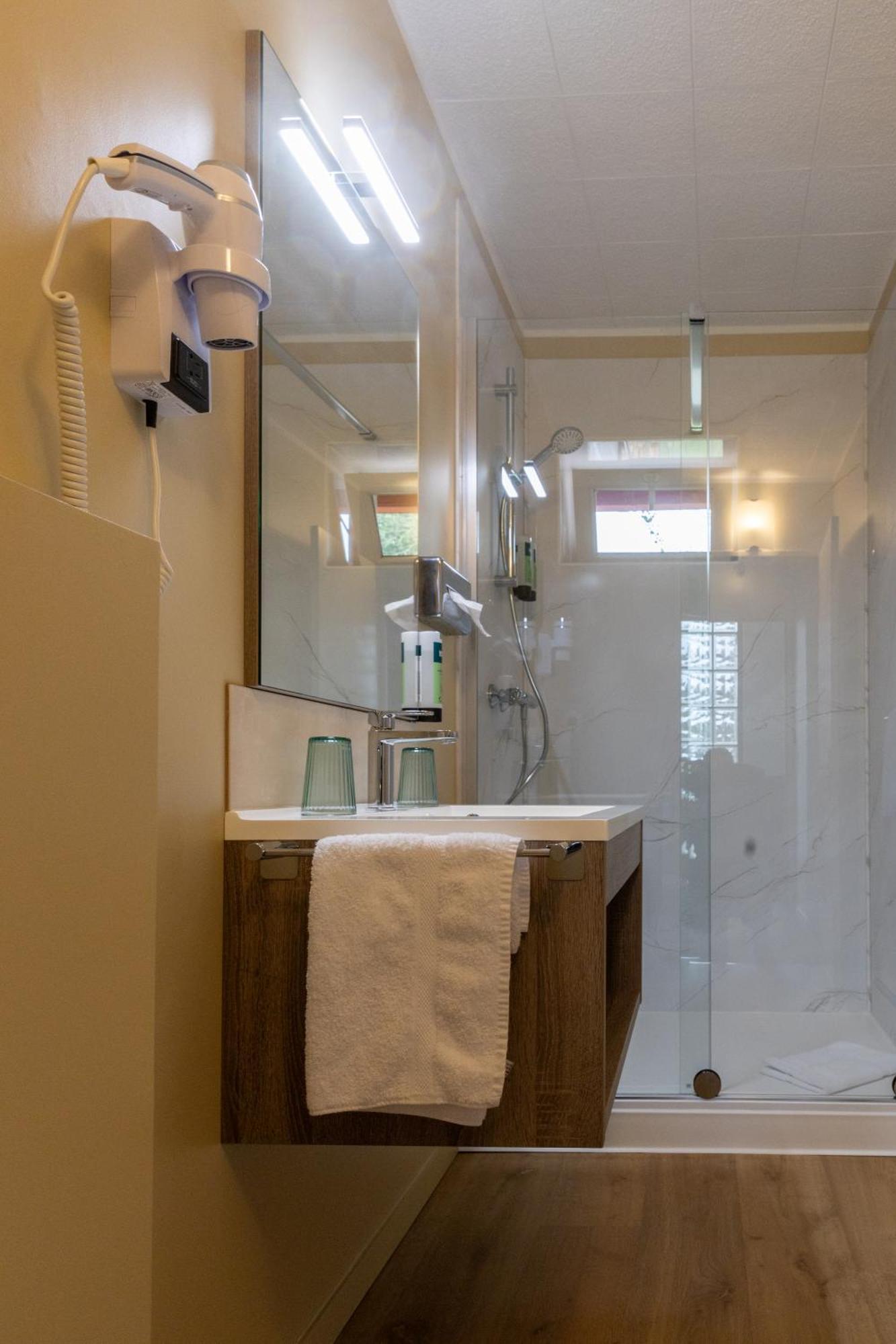 Logis Hotel & Restaurant - Le Relais De Montigny Монтиньи Экстерьер фото