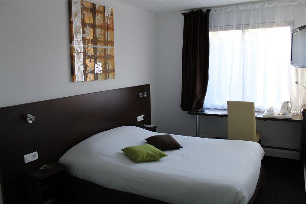 Logis Hotel & Restaurant - Le Relais De Montigny Монтиньи Экстерьер фото